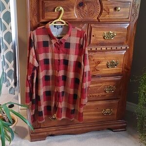🇨🇦 NWT WOMEN'S LONG SLEEVED PLAID SHIRT